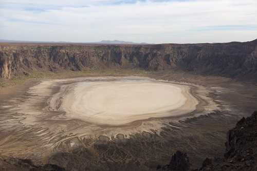 Viajar a /images/places/al-wahbah-crater.jpg